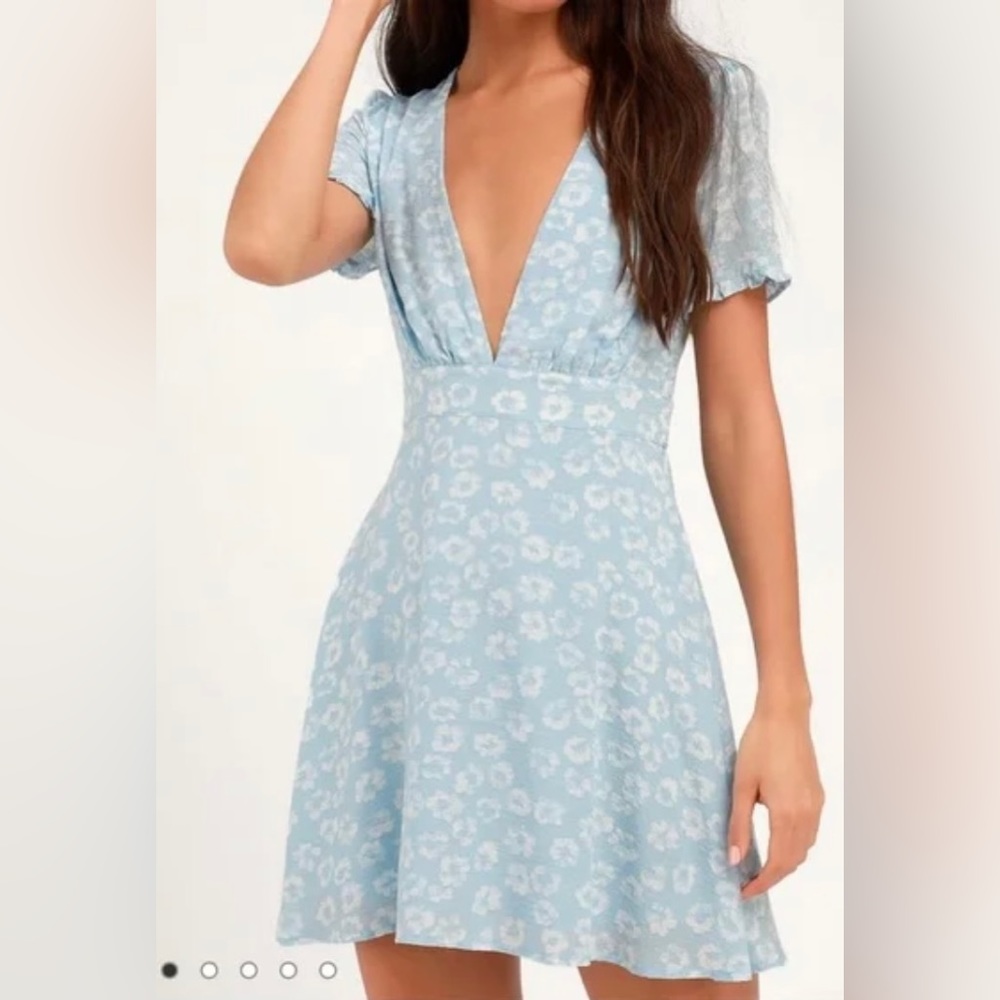 Lulus light blue floral v neck tie back minidress XS
